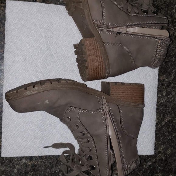 Boots - Picture 2 of 4